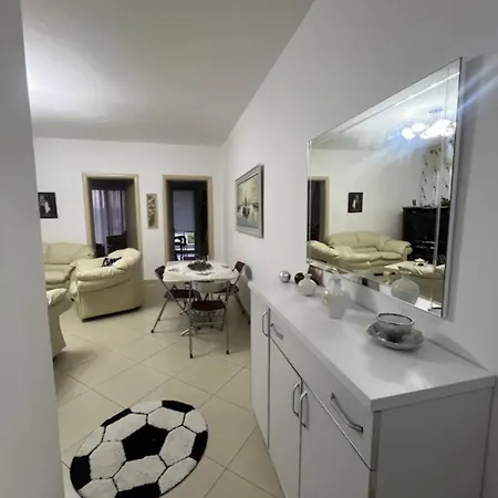 Sunrise Rruga Qeret Apartment *